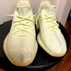 adidas Yeezy Boost 350 V2
Butter